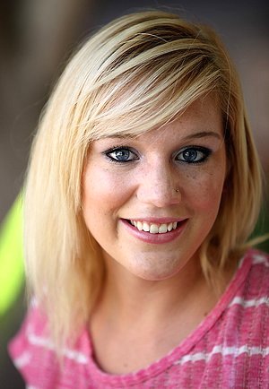 Blue-eyed blonde using her delicate fingers to pleasure that pussy