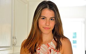 Brunette lifts up her yellow dress and puts a finger in her pooper