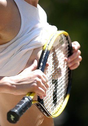 Tight-bodied tennis player showing her sexy physique in an outdoor gallery
