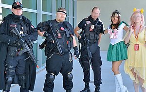 Sailor Jupiter cosplayer showing her butt plugged ass for the camera
